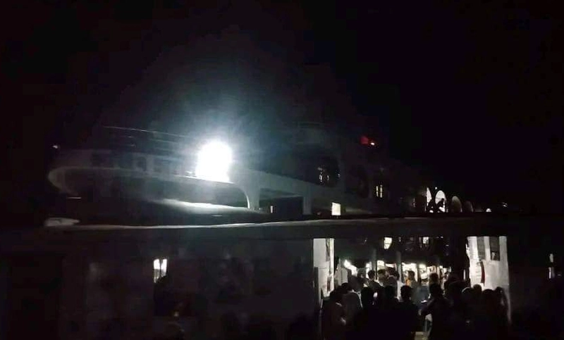 সন্ধ্যা নদীতে বাল্কহেডের ধাক্কায় লঞ্চের তলায় ফাটল, নিখোঁজ ২