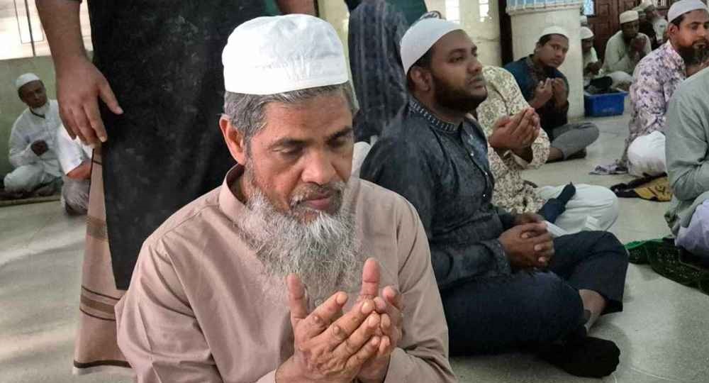 মোনাজাতে দেশ ও জাতির কল্যাণ কামনা