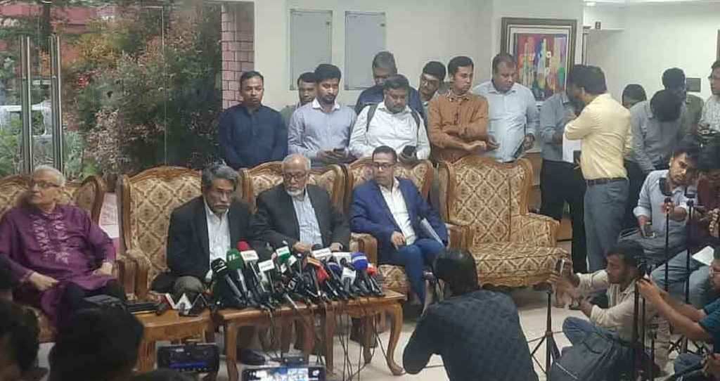 গণভোটের পক্ষে একমত সব রাজনৈতিক দল: আলী রীয়াজ