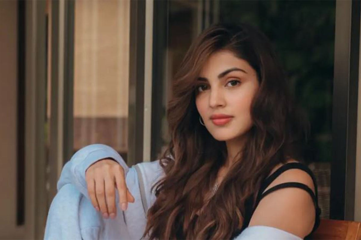 ফের আইনি নোটিশ পেলেন রিয়া চক্রবর্তী