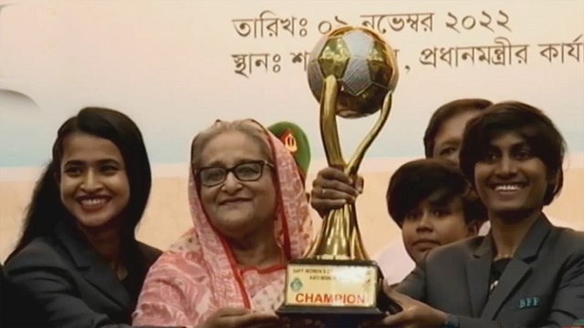 সাফজয়ী নারী ফুটবল দলকে প্রধানমন্ত্রীর সংবর্ধনা