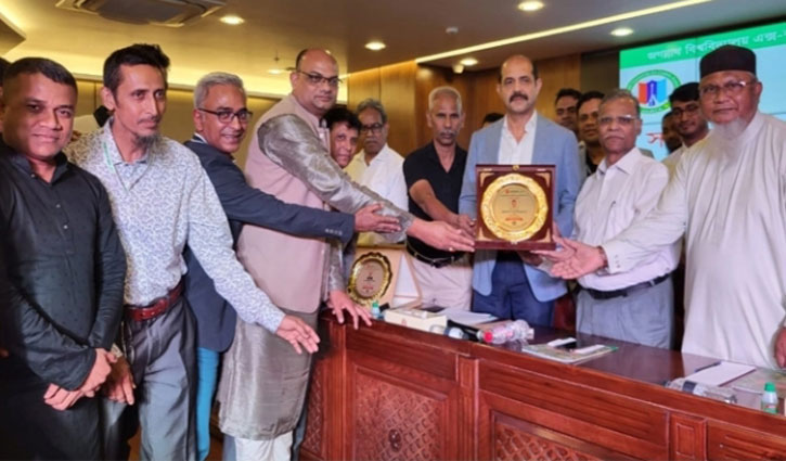 আতিকুল ইসলামকে সংবর্ধনা 