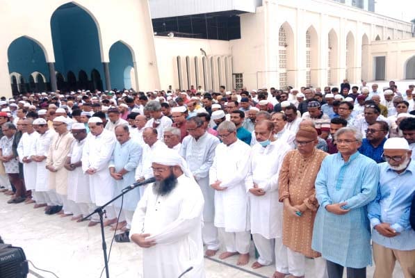 সিরাজুল আলম খানের প্রথম জানাজা সম্পন্ন