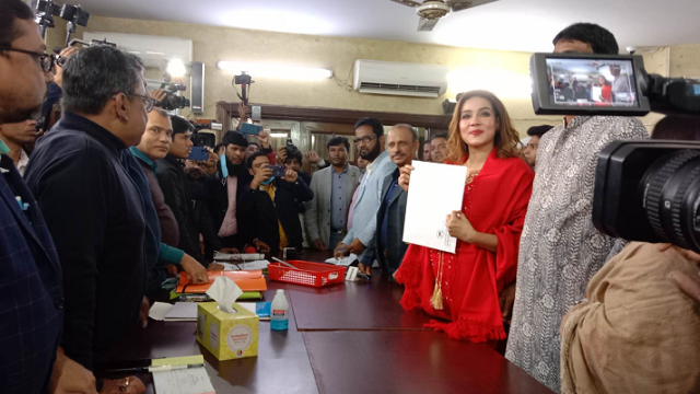 আ. লীগের মনোনয়ন কিনলেন মাহি