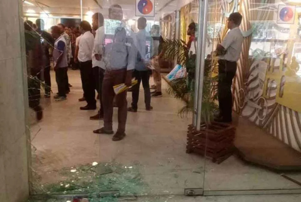 পেট্রোবাংলায় তিতাসের কর্মীদের হামলা-ভাঙচুর