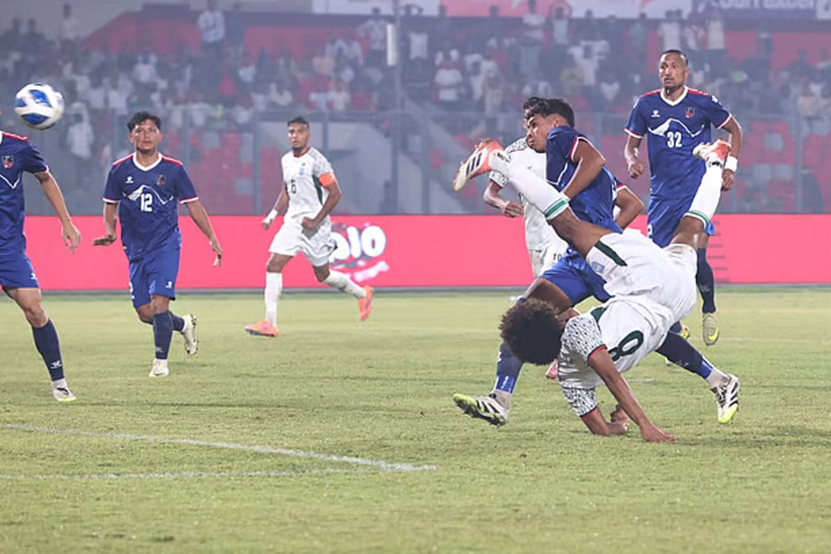 শেষ মুহূর্তে গোল হজমে জেতা ম্যাচ ড্র করলো বাংলাদেশ