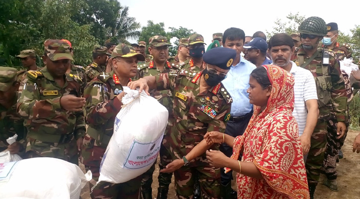 যতদিন প্রয়োজন বন্যার্তদের পাশে সেনাবাহিনী থাকবে: সেনাপ্রধান
