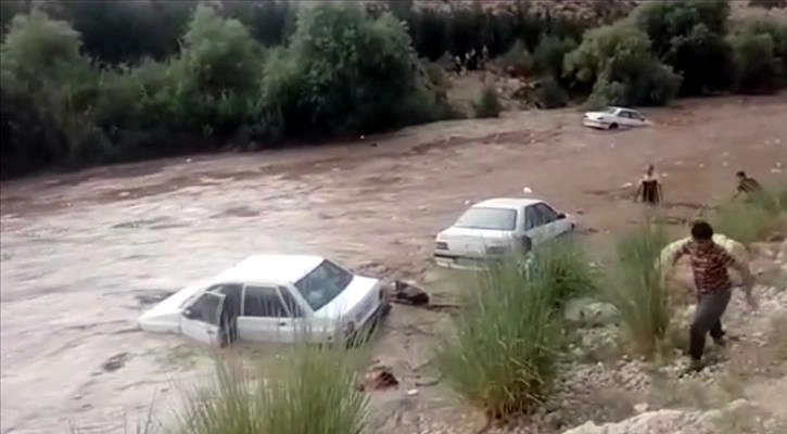 আকস্মিক বন্যায় ইরানে নিহত ২২