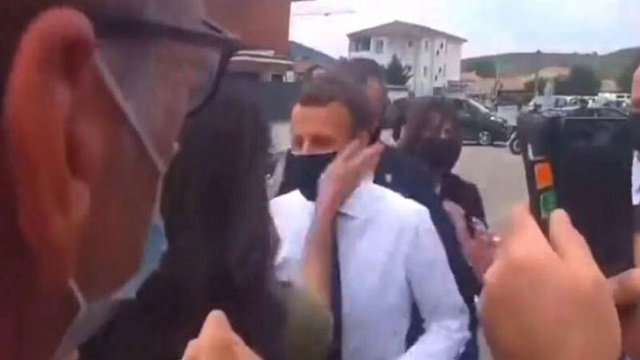 এবার নারীর চড় খেলেন ফ্রান্সের প্রেসিডেন্ট ম্যাখোঁ