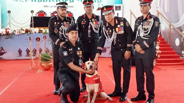 ‘বীরত্ব’ দেখিয়ে পদক পেল র‍্যাবের কুকুর ‘চিতা’