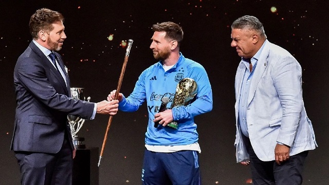 মেসিকে ‘ফুটবল বিশ্বের শাসক’ ঘোষণা