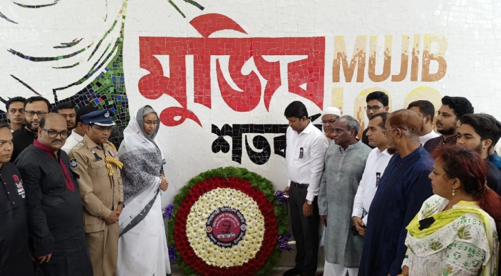 শোক দিবসে চাঁদপুরে বঙ্গবন্ধুর ম্যুরালে শিক্ষামন্ত্রীর শ্রদ্ধা