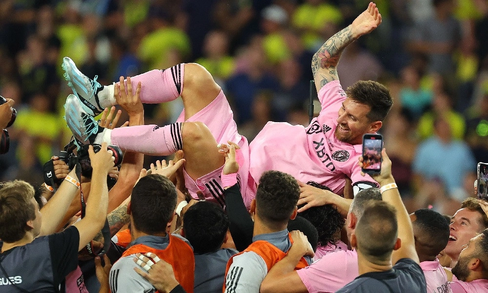 সর্বোচ্চ শিরোপা জয়ের রেকর্ড গড়লেন মেসি