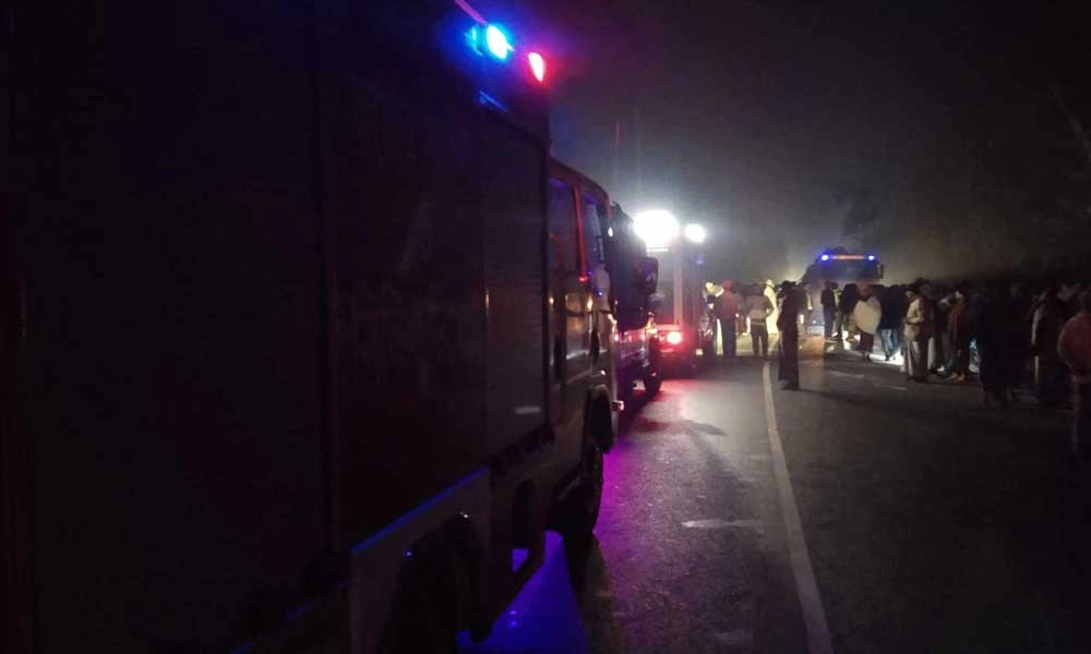 লরি-মাহিন্দ্রা মুখোমুখি সংঘর্ষ, প্রাণ গেল ২ জনের