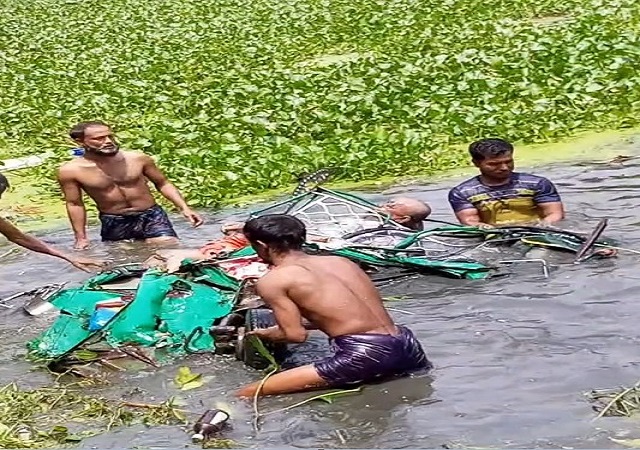 নোয়াখালীতে ট্রাক-সিএনজি সংঘর্ষ, নিহত ৪