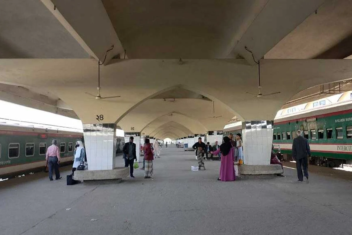 রাত ১২টার পর থেকে ট্রেন চলাচল বন্ধের ঘোষণা