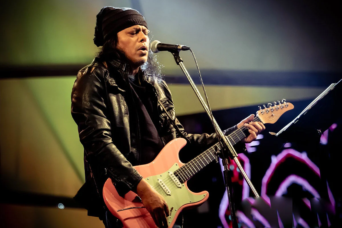 ‘ফ্লাওয়ার ফেস্ট’ মাতাবেন জেমস