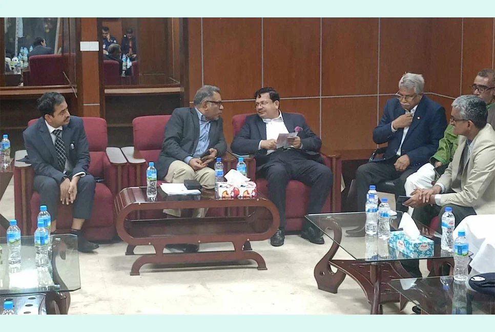 সিদ্ধান্ত ছাড়াই বৈঠক শেষ, তথ্য নেই ট্রেন চলার