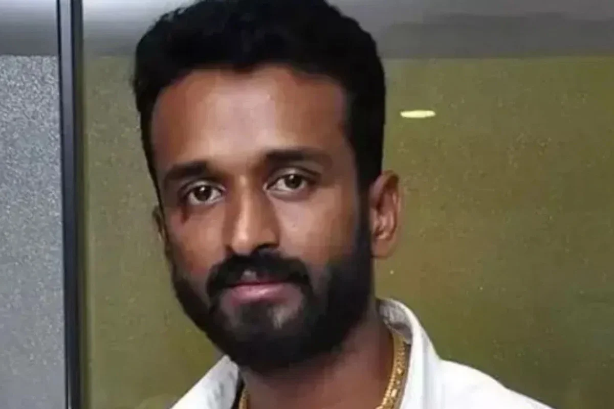 বাসায় ঝুলছিল রজনীকান্তের সিনেমার প্রযোজকের মরদেহ