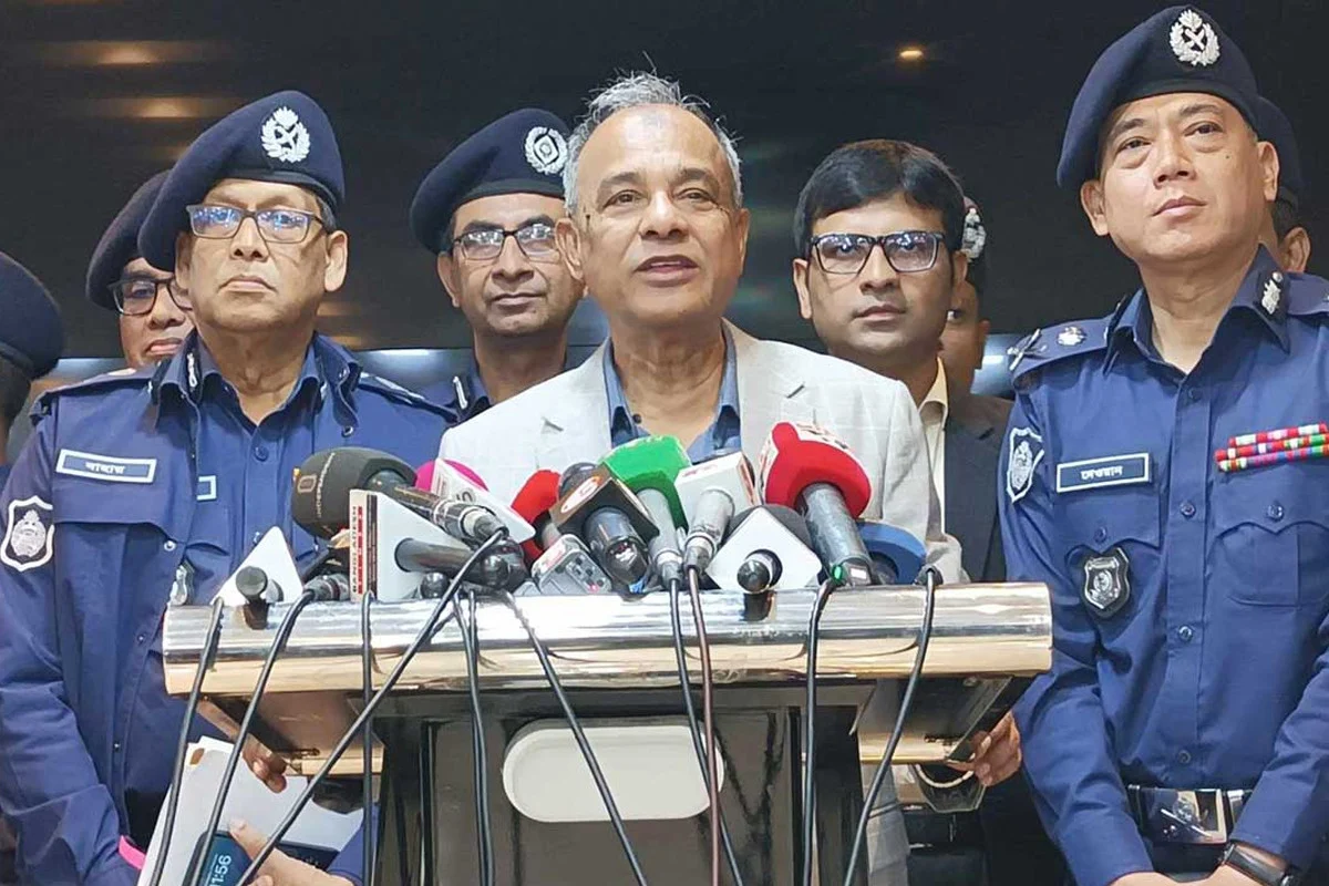 বিদেশে পালানো হত্যাকারীদের গ্রেফতারের চেষ্টা চলছে : স্বরাষ্ট্র উপদেষ্টা