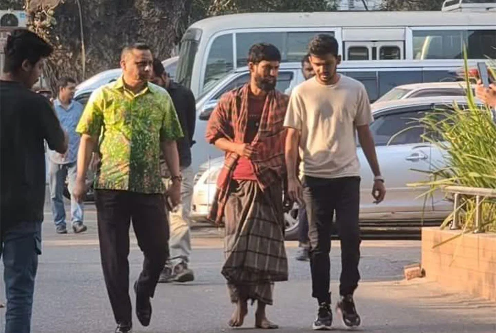 ডিবি অফিস থেকে সেই শ্রমিককে ছাড়িয়ে আনলেন আসিফ