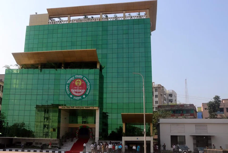 ডিএনসিসির সব কার্যালয়ে অর্ধেক বাতি জ্বালানোর নির্দেশ
