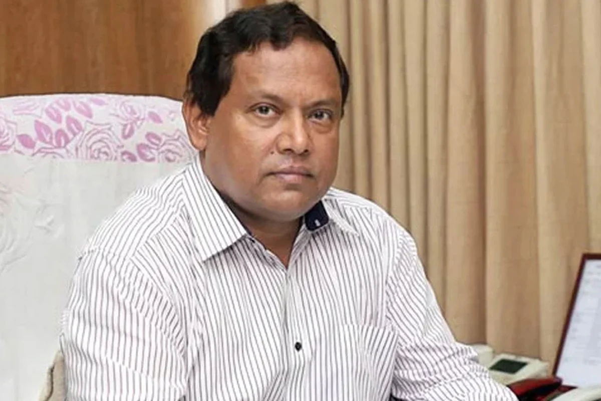 মির্জা আজম দম্পতির জমি জব্দ ও ব্যাংক হিসাব অবরুদ্ধের আদেশ