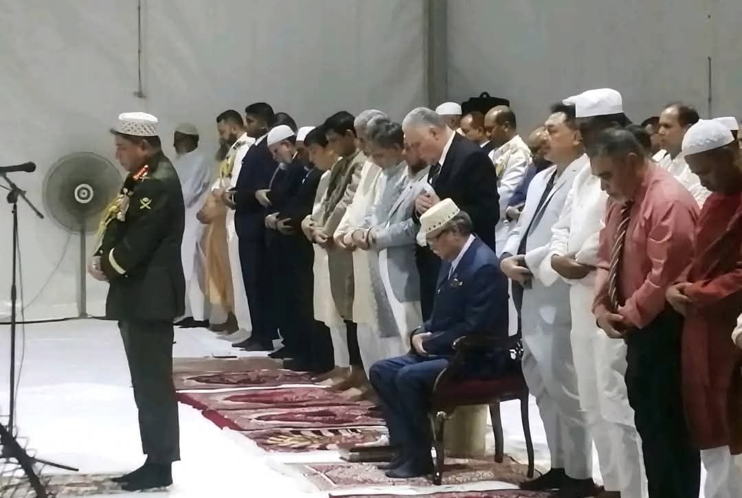 বঙ্গভবনে নামাজে ইমামতি করলেন সেনাপ্রধান