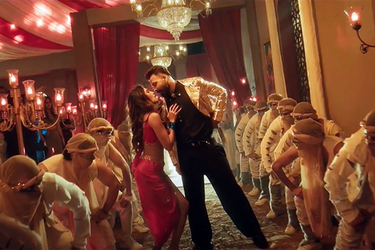 বরবাদ সিনেমার আইটেম গানে নুসরাত