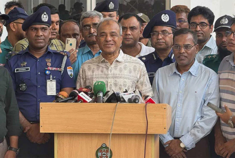 এবার কেউ টিকিট কালোবাজারিতে জড়াতে সাহস পায়নি : স্বরাষ্ট্র উপদেষ্টা