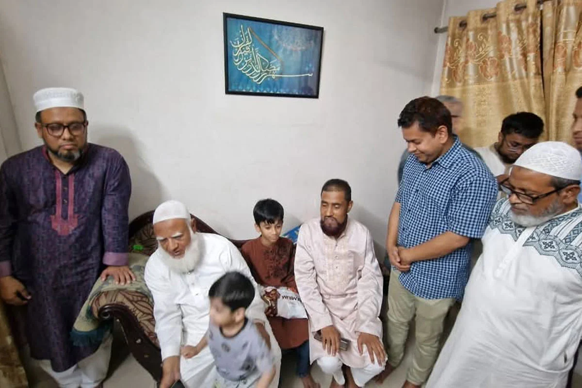 জুলাই শহীদ চার পরিবারের সঙ্গে জামায়াত আমিরের সাক্ষাৎ