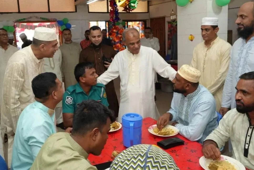 রাজারবাগ পুলিশ লাইন্স পরিদর্শন করলেন স্বরাষ্ট্র উপদেষ্টা