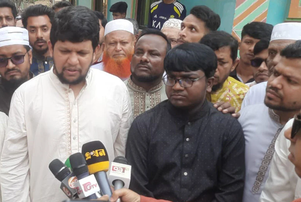 চরমপন্থার সুযোগ কাউকে নিতে দেওয়া হবে না : তথ্য উপদেষ্টা