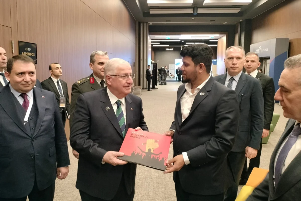 তুরস্কের প্রতিরক্ষামন্ত্রীর সঙ্গে উপদেষ্টা মাহফুজ আলমের সাক্ষাৎ