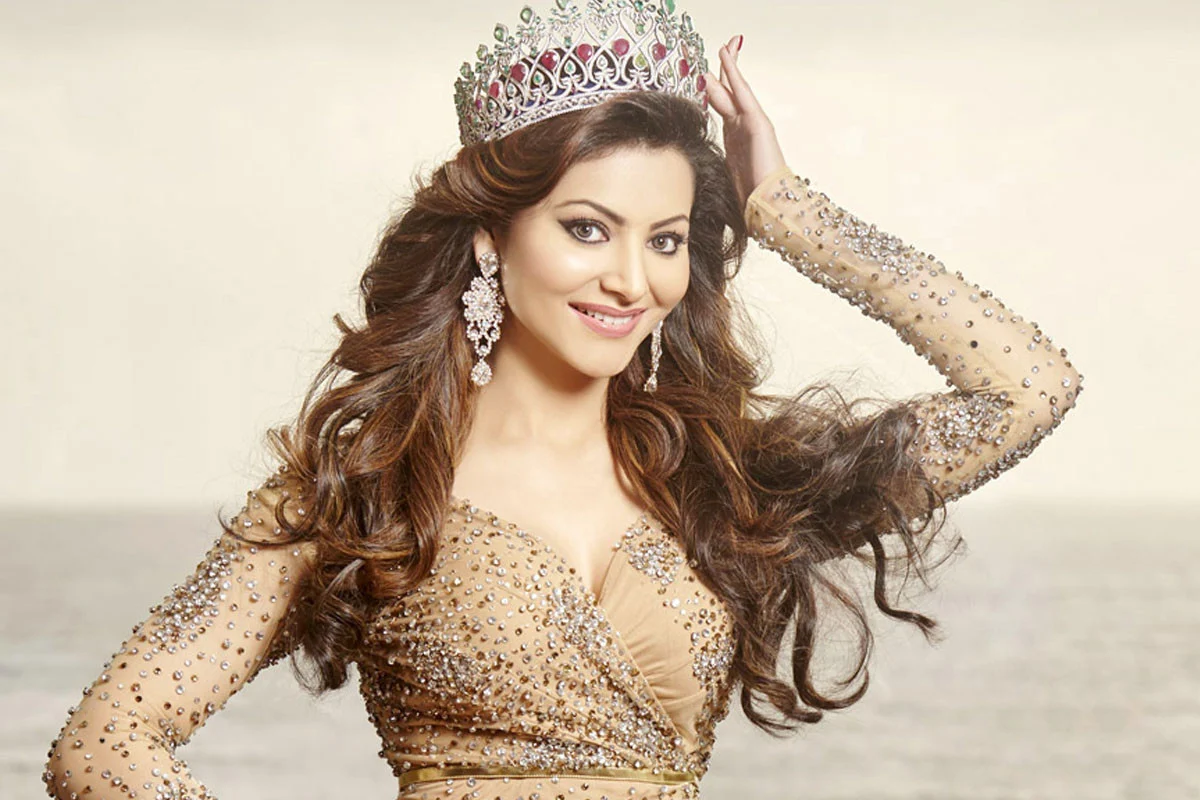 ফের বিতর্কে উর্বশী