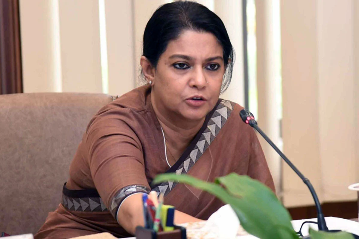 উন্মুক্ত স্থানে বর্জ্য পোড়ালে আইনগত ব্যবস্থা: পরিবেশ উপদেষ্টা