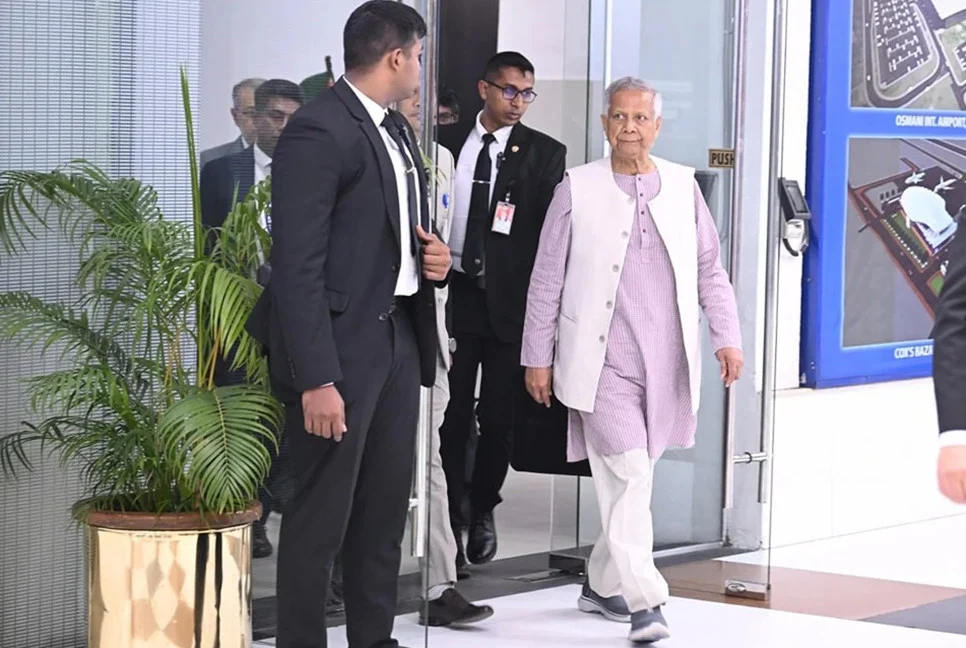 কাতারের উদ্দেশে ঢাকা ছেড়েছেন প্রধান উপদেষ্টা