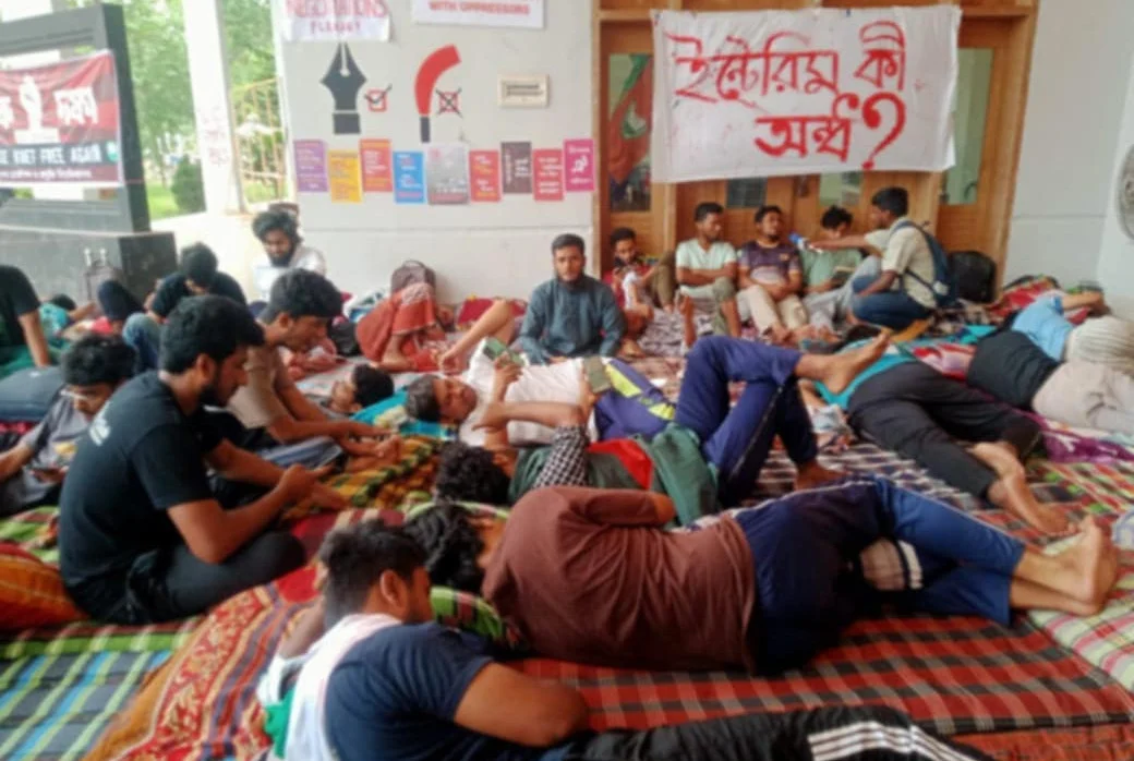 কুয়েটে ভিসির অপসারণের দাবিতে শিক্ষার্থীদের আমরণ অনশনের ১৮ ঘণ্টা