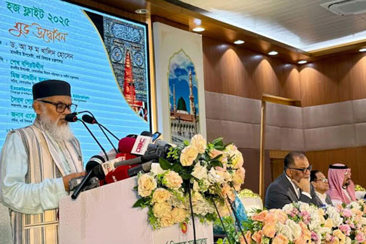 হজ ফ্লাইট উদ্বোধন করলেন ধর্ম উপদেষ্টা