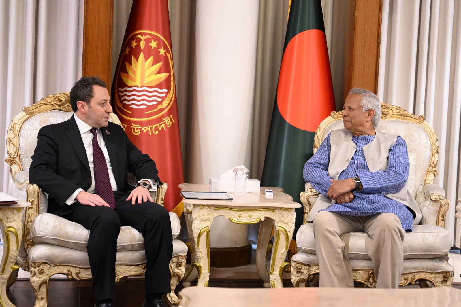 আজারবাইজানের সঙ্গে কানেক্টিভিটি বাড়াতে সম্মত প্রধান উপদেষ্টা