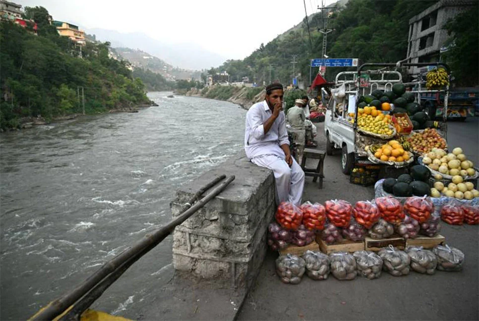 ভারতের সঙ্গে উত্তেজনায় পাকিস্তান নিয়ন্ত্রিত কাশ্মীরে খাদ্য মজুদের নির্দেশ