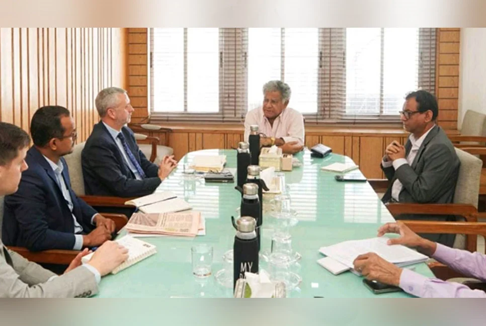 শ্রমিকদের জীবনমান উন্নয়নে সরকার বদ্ধপরিকর : শ্রম উপদেষ্টা