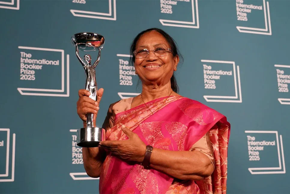 বুকার জয়ে ইতিহাস গড়লেন ভারতীয় লেখক বানু মুশতাক