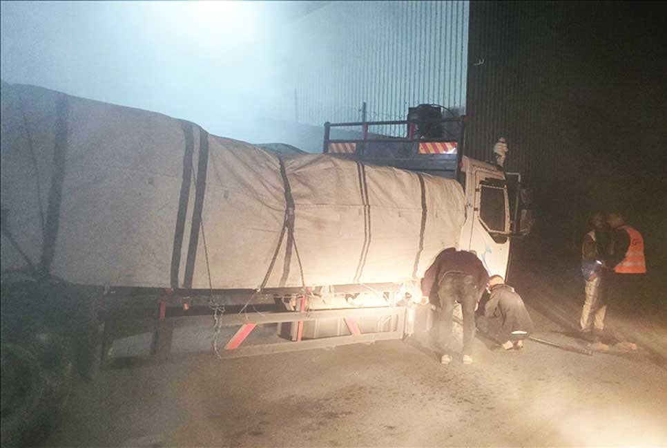 গাজায় প্রবেশ করল ত্রাণবাহী ১০০ ট্রাক, পৌঁছায়নি সাধারণ মানুষের কাছে