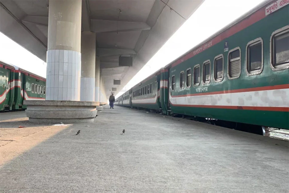 নির্বিঘ্ন ঈদযাত্রা নিশ্চিতে সংশ্লিষ্টদের তৎপর থাকার নির্দেশ রেলের