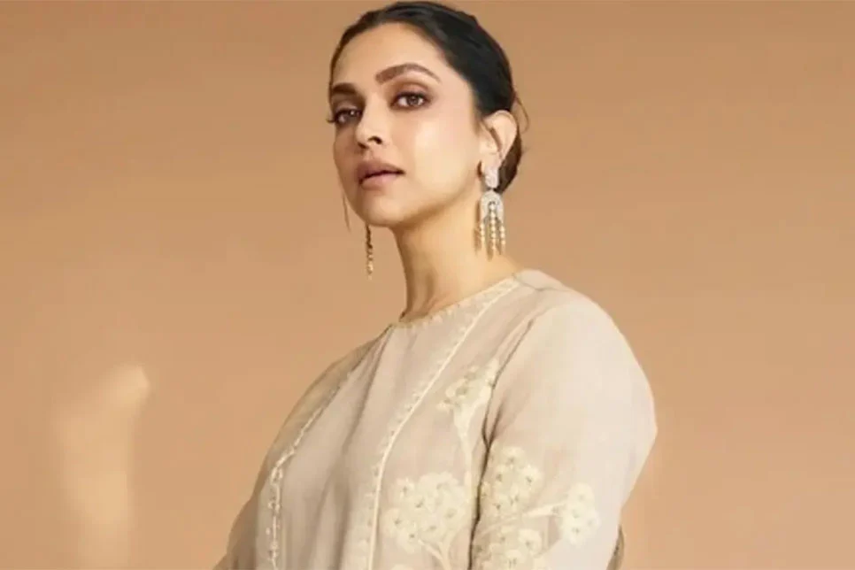 যে কারণে সিনেমা থেকে বাদ পড়লেন দীপিকা!