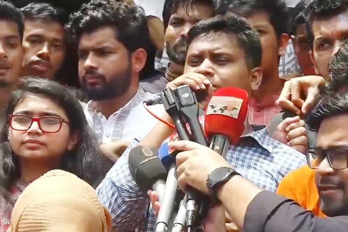 দুই ছাত্র উপদেষ্টা গণঅভ্যুত্থানের প্রতিনিধি, এনসিপির নয় : হাসনাত