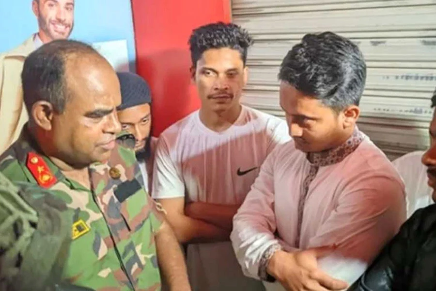 ‘মব পার্টিকে বার্তা দিচ্ছি, এগুলোর সুযোগ নেই এখন’- সারজিসকে সেনা কর্মকর্তা