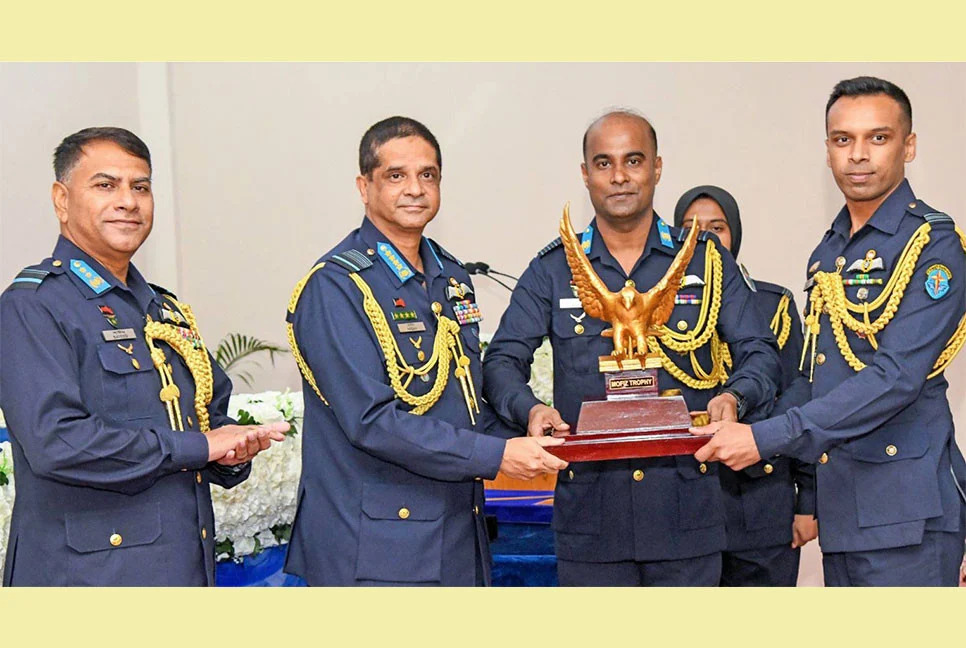 বিমান বাহিনী ফ্লাইং ইন্সট্রাক্টরস্ কোর্সের সনদপত্র বিতরণ অনুষ্ঠিত