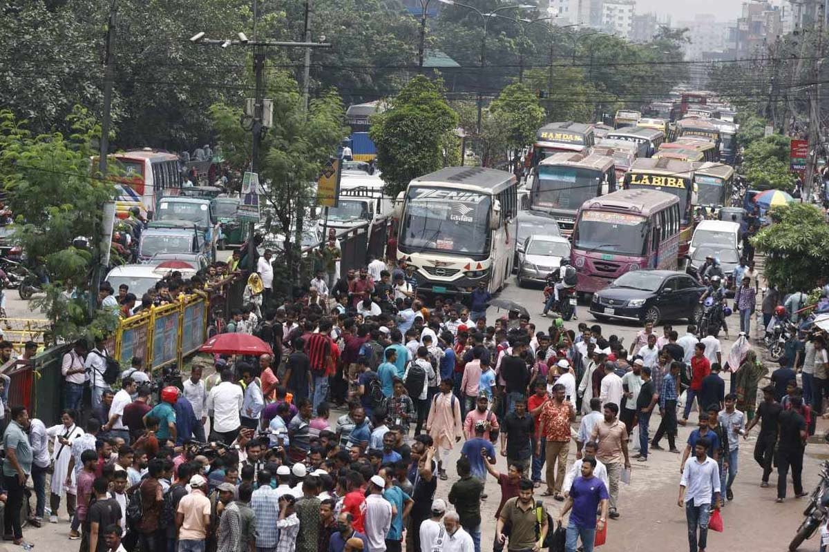 রবিবার ‘ঢাকা ব্লকেড’র ঘোষণা ইউআইইউ শিক্ষার্থীদের
